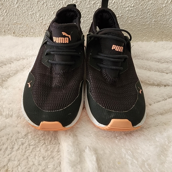 Shoes - Picture 2 of 9